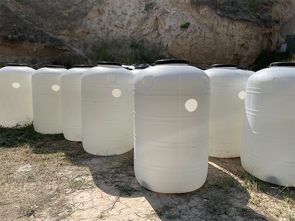 3噸（dūn）立（lì）式運（yùn）輸桶